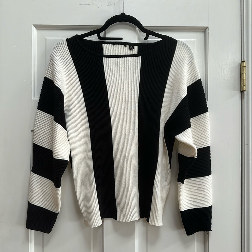 New black & white sweater-smoke free home